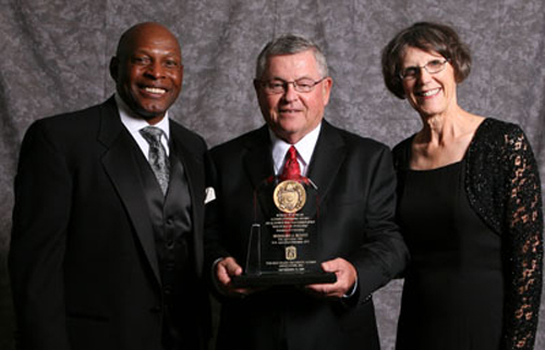 Ag Incubator Foundation Chairman Bernie Scott (center) holds his 2009 OSU Alumni Citizenship Award